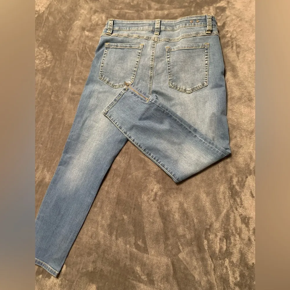 Cabi Jeans Womens Size 8 Light Wash Ankle Zip Cropped Skinny Denim Jeans - Image 2