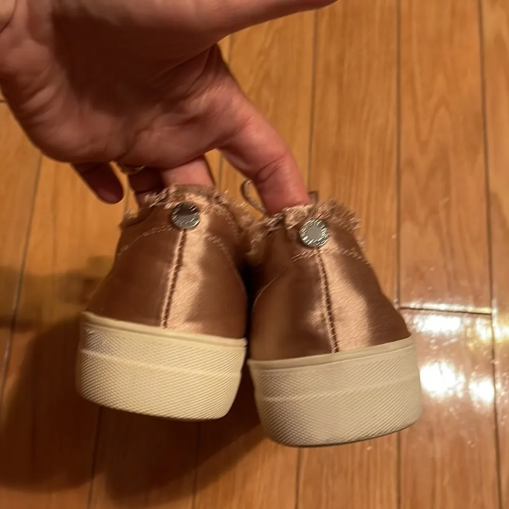 Steve Madden satin sneaker 9.5M - Image 4