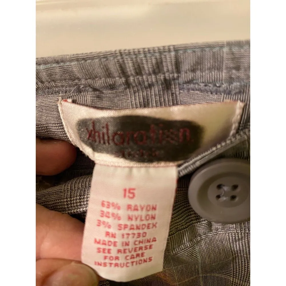 Xhilaration Women's Plus sized Gray Plaid Capri size 15 - Image 5