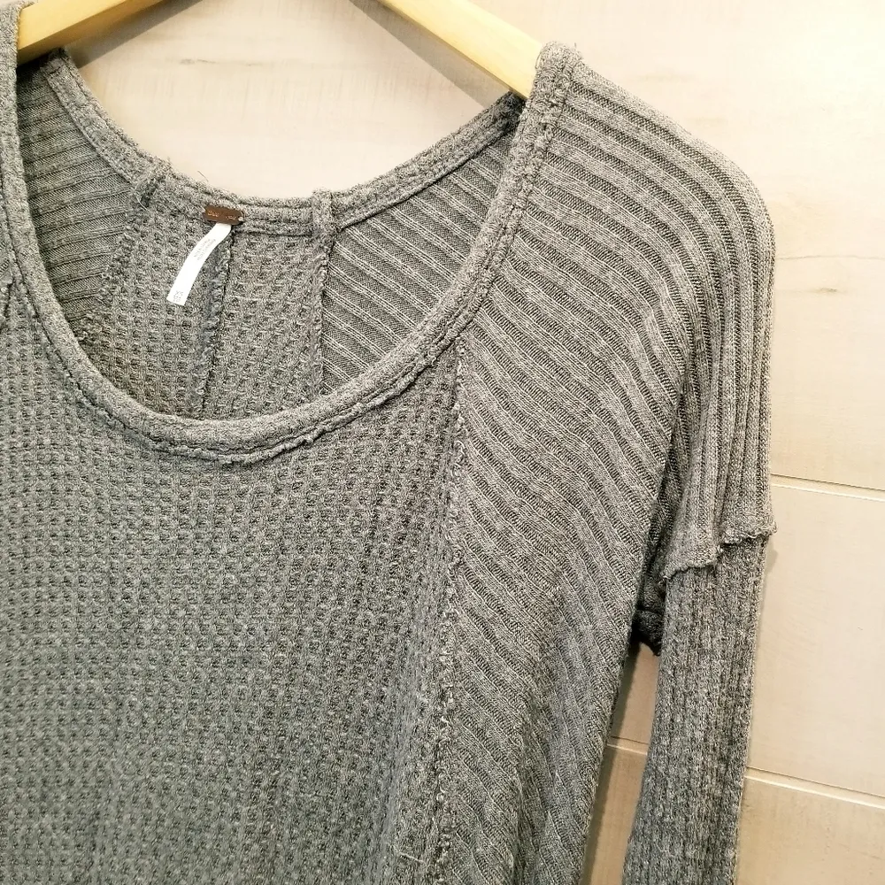 {XS} Free People Ventura Drippy Thermal Top in Gray - Image 4