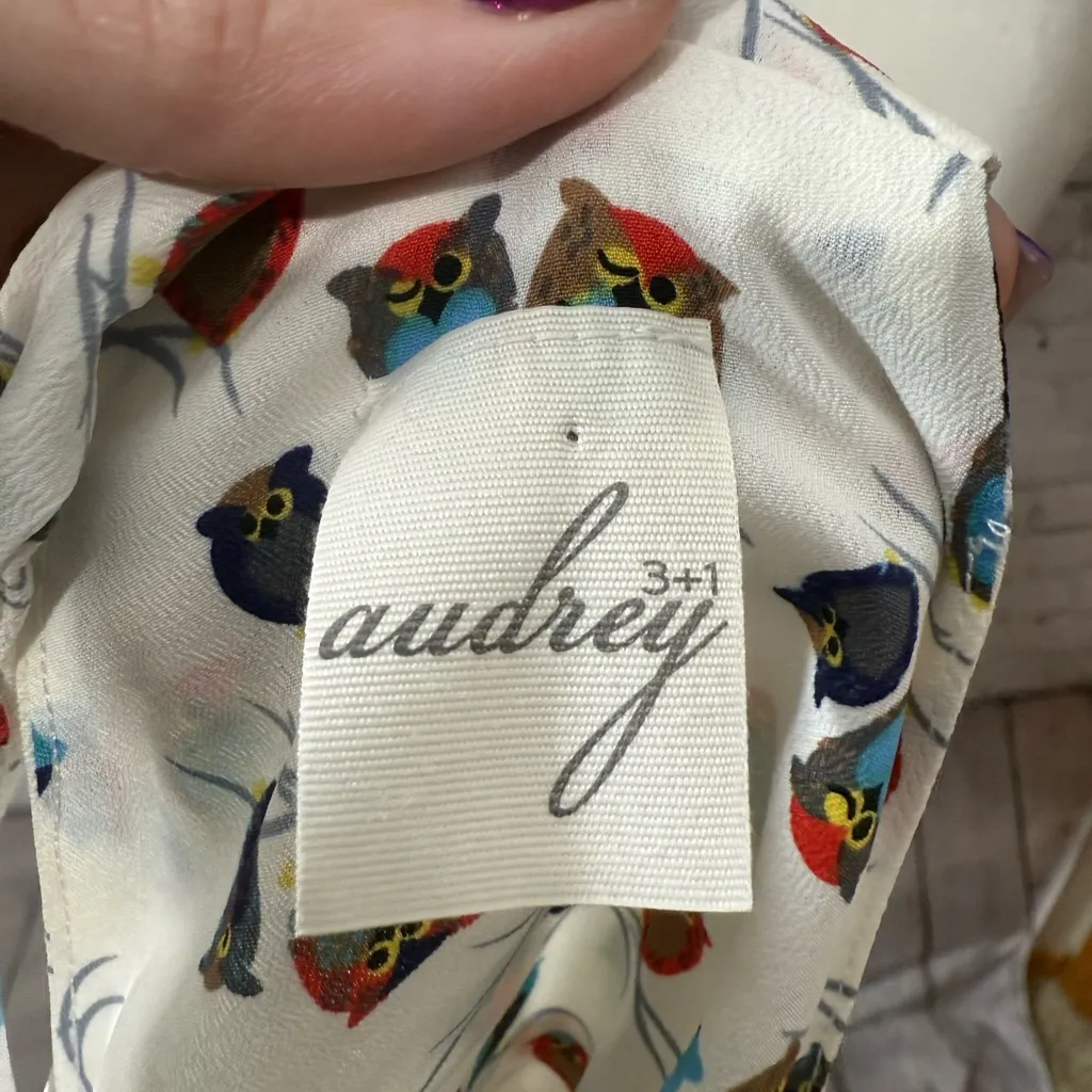 Audrey Women's Colorful owl print top size medium - Image 9