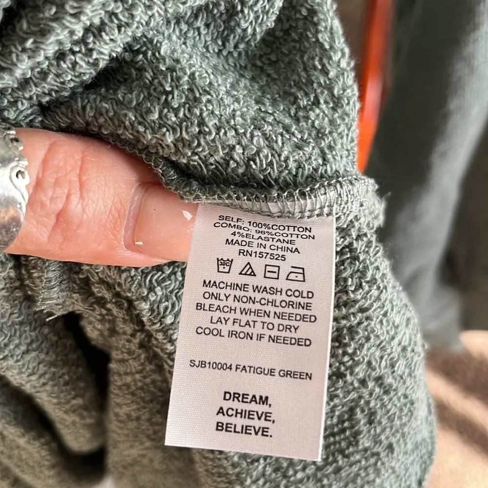 Bandier Damen Sincerely Jules X Dahlie Sweatshirt Fatigue Green - Image 5