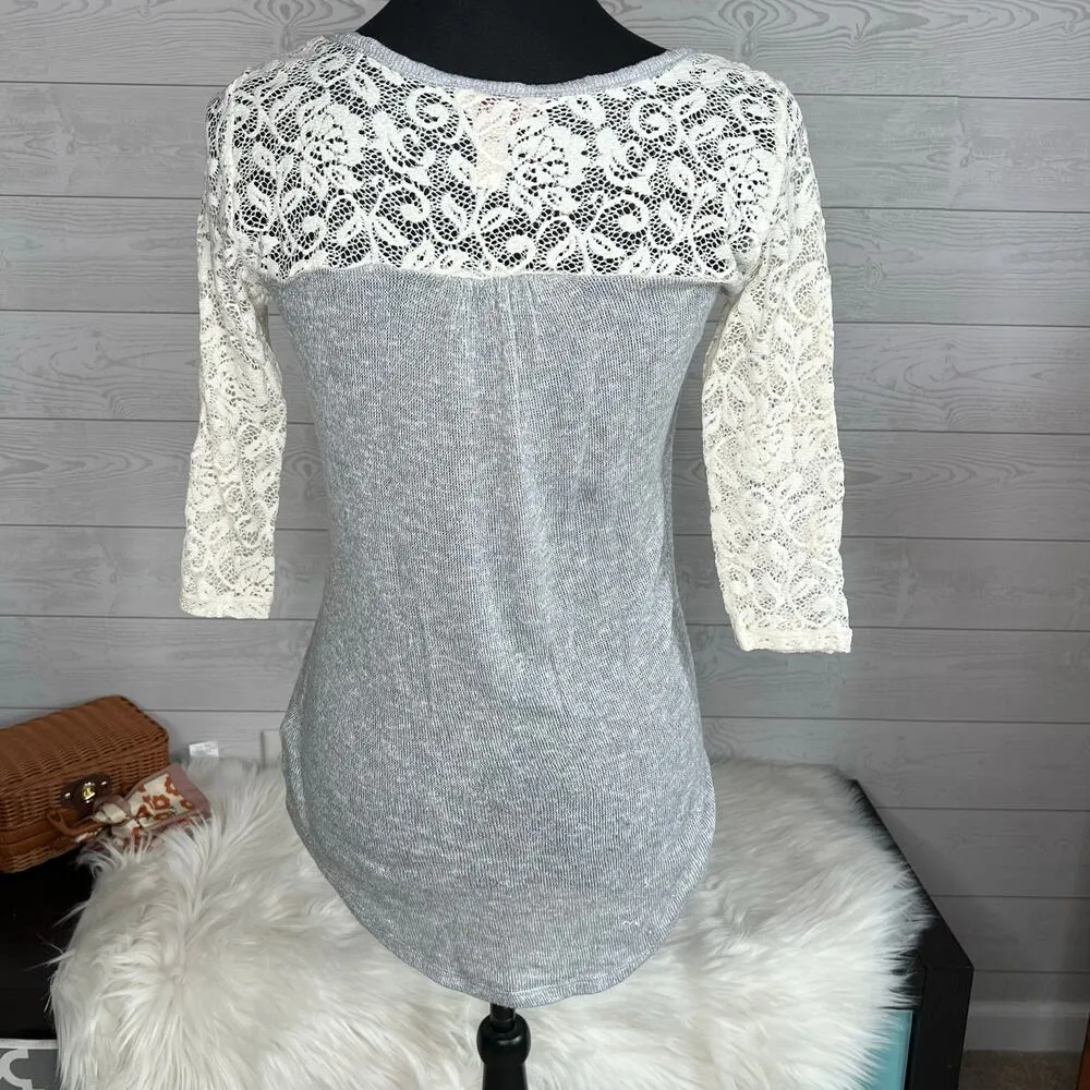 Arizona Jean Co gray knit sweater  3/4  sleeves Size Small - Image 2