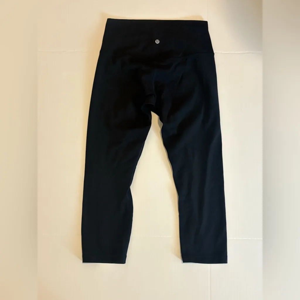 Lululemon Align Super High-Rise Crop 21"
Black Size 8 - Image 6