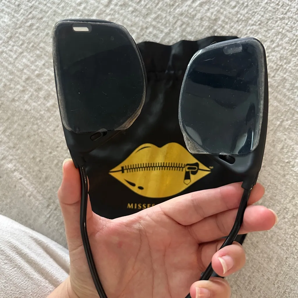 Misses Kisses Deep Plunge Adhesive Bra Black Size M - Image 3