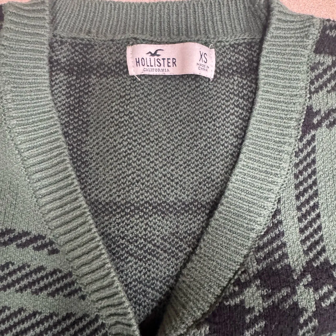 Hollister Cropped Sweater Women's Size XS Green Black Plaid Grunge Y2K Inspired - Image 3