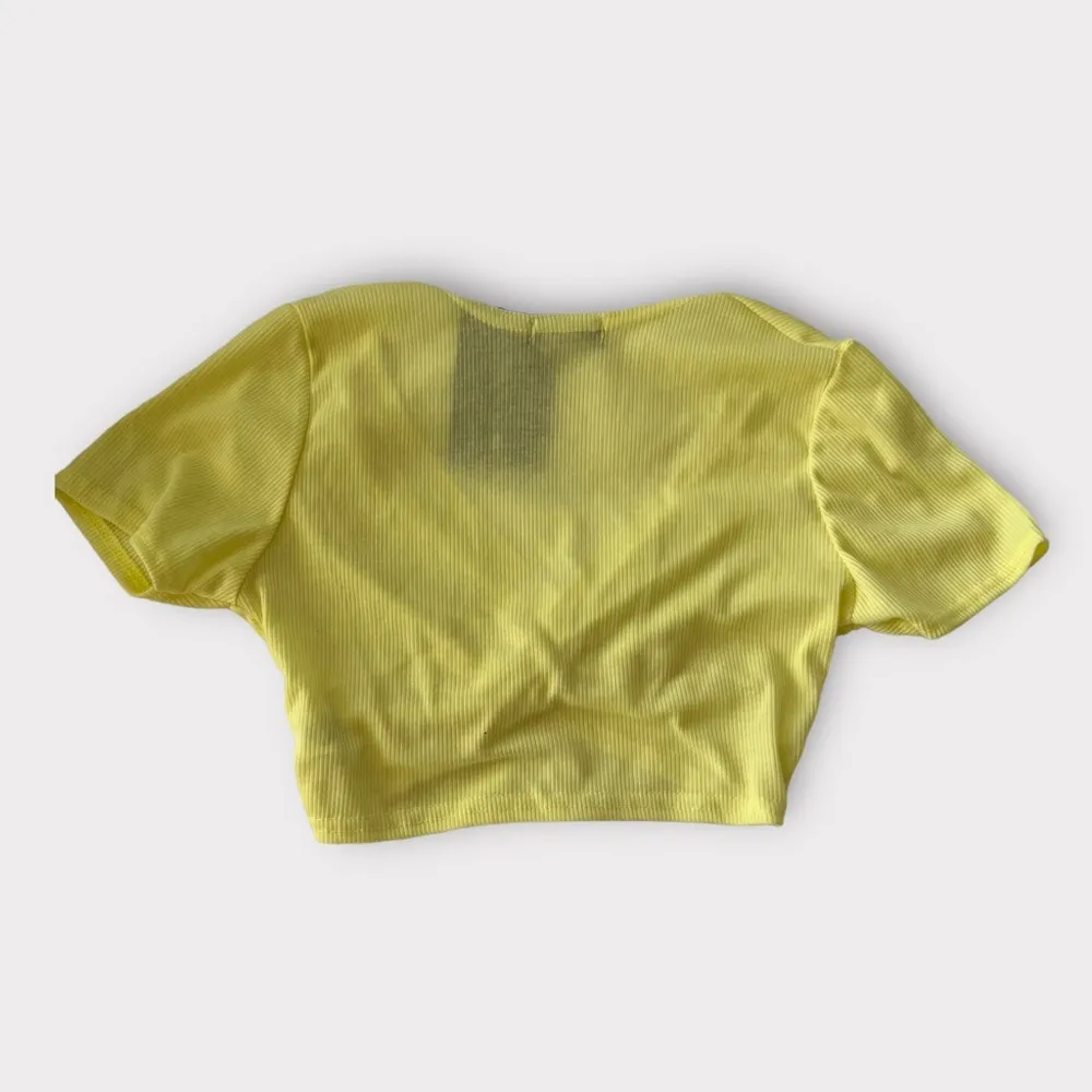NWT. Yellow Pretty Little Thing Crop Top - Image 5