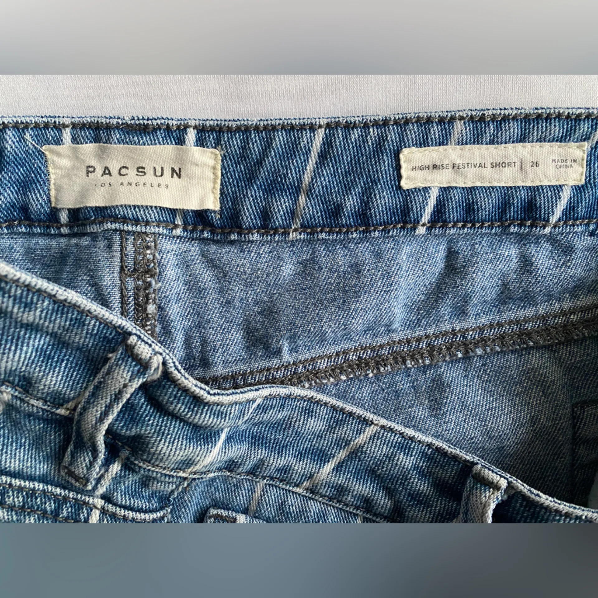 Pacsun Denim Stripped High Rise Festival Short‎ 
Size 26
100% Cotton - Image 2
