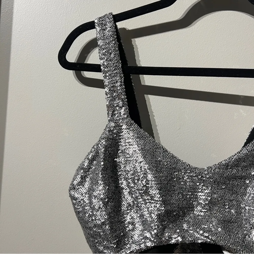 Silver Sequin cropped top - Image 2