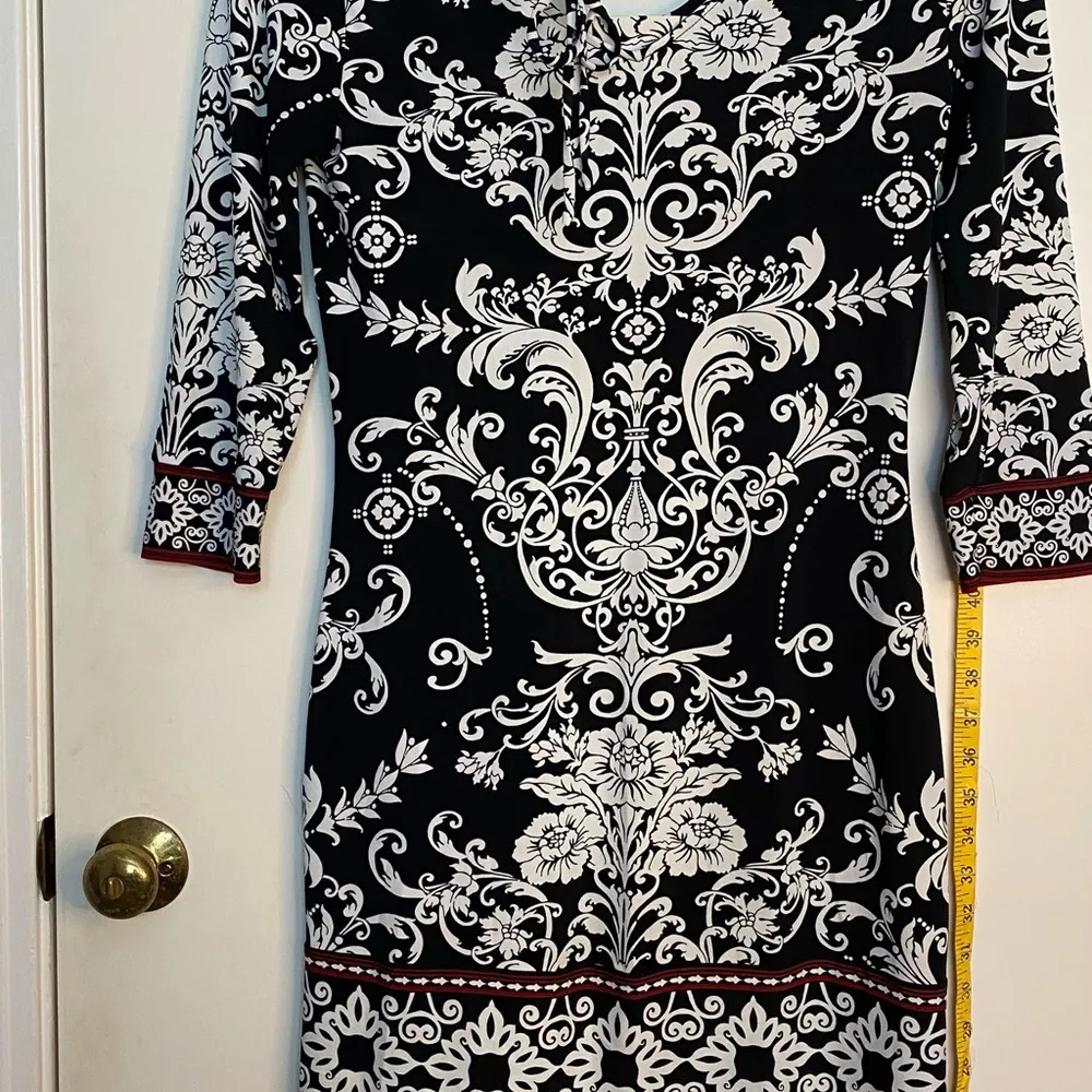 White House black market size small-black white large floral print - Image 5