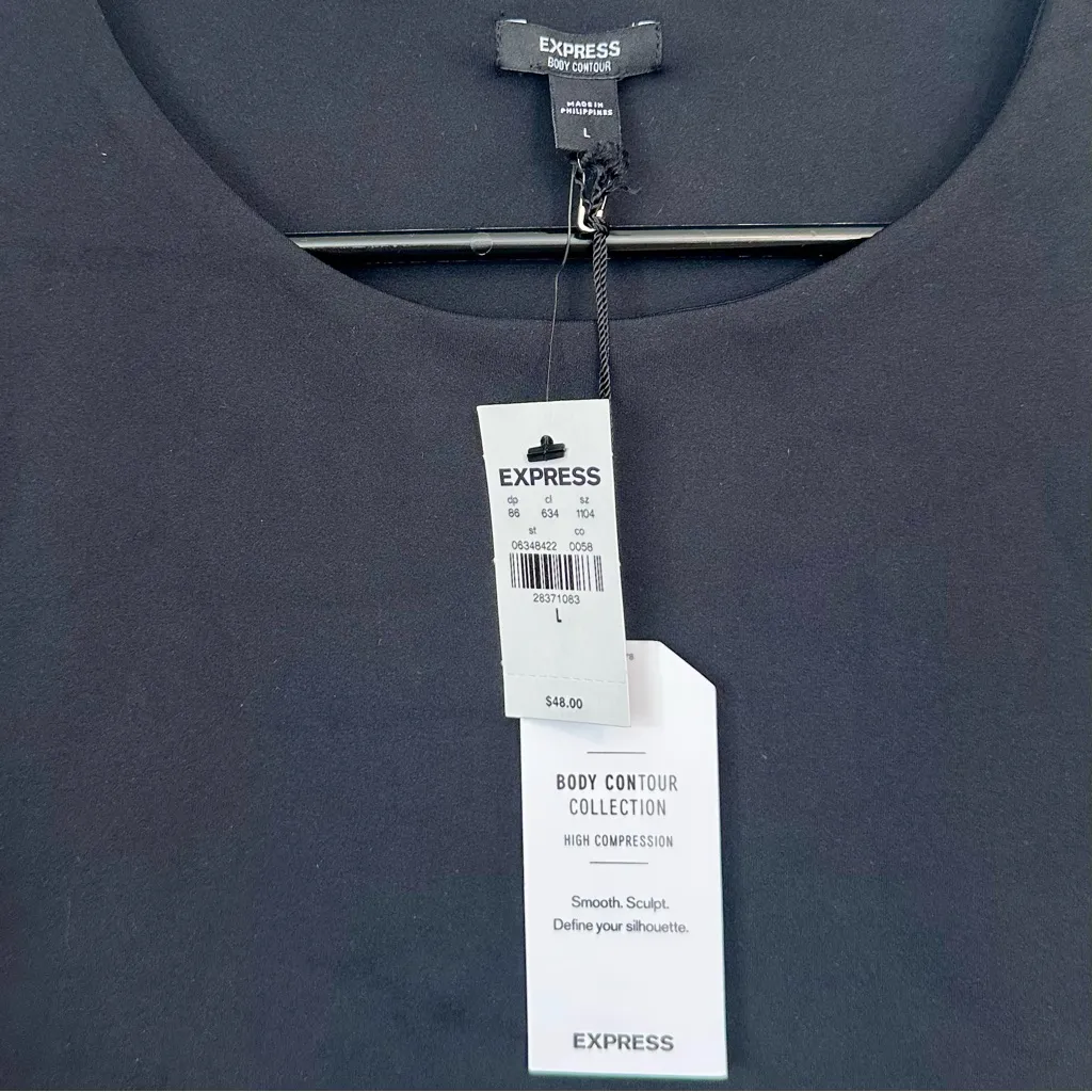 NWT Express Black Body Contour High Compression Cropped Tee - Size: Large - Image 3