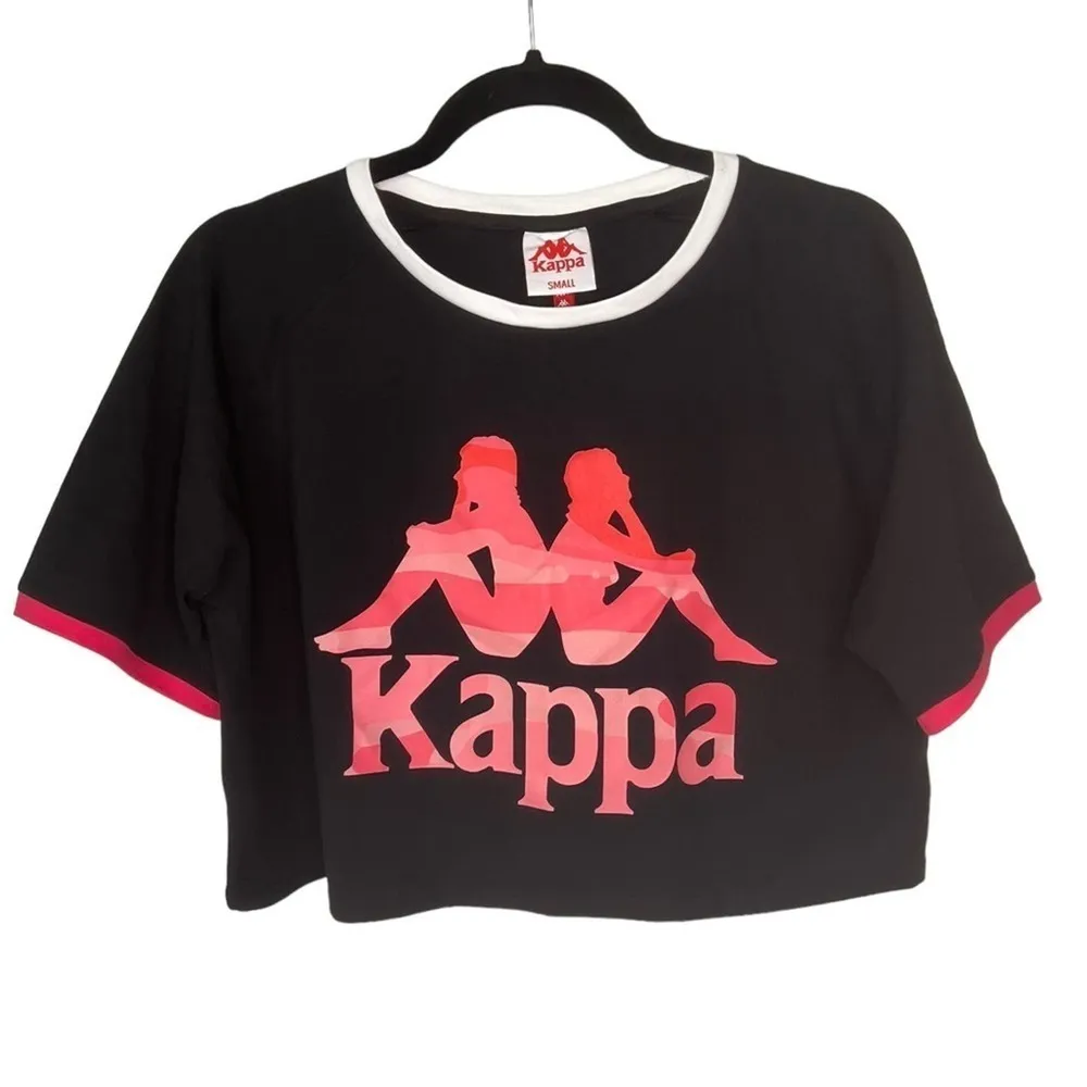 Kappa Authentic Sand Caraff Black Red Cropped Crewneck Graphic Logo T-Shirt NWT - Image 3