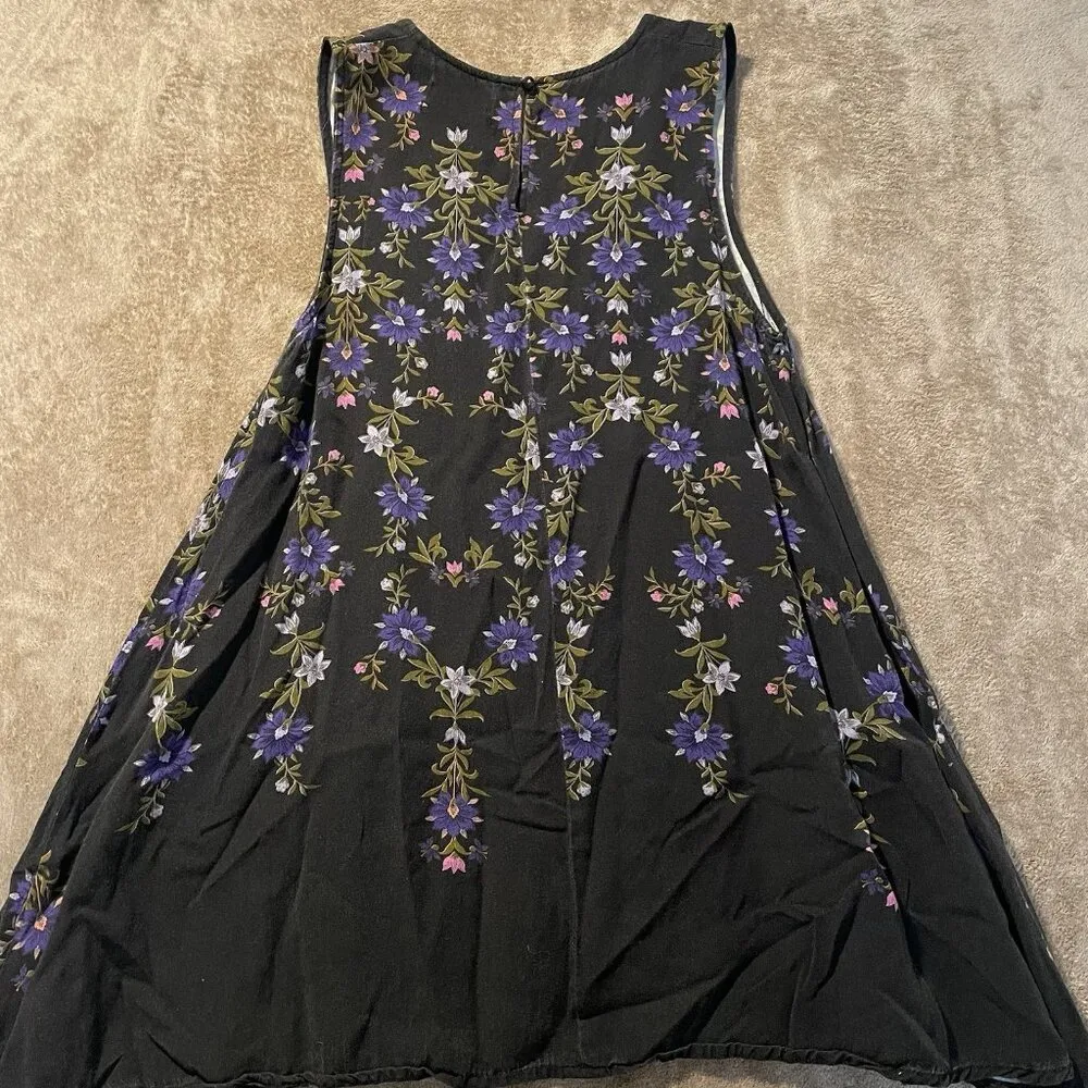 Urban Outfitters Dress Womens Sz M Mini Shift Sleeveless Black Floral Tunic - Image 4