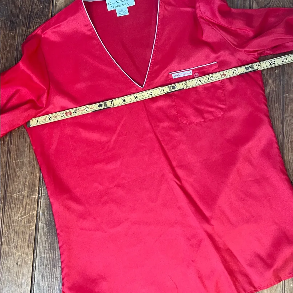 Gloria Vanderbilt women’s vintage 80s Red Silk v-neck Top blouse size 10 - Image 3