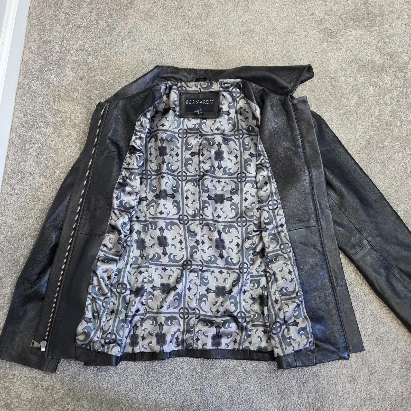 Bernardo Women's Black Zippered Leather Jacket Small Bomber Moto Soft Vintage - Image 5