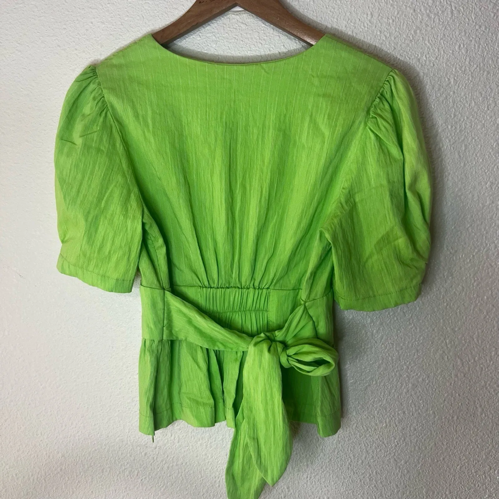MOON RIVER Blouse Womens Small Lime Green Peplum Puff Sleeve V Neck Boho Chic - Image 4