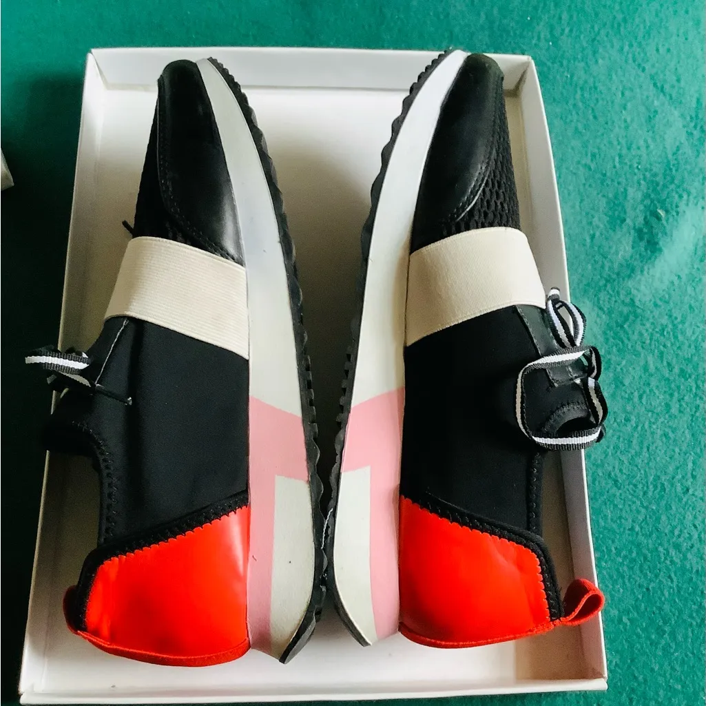 Nice lightweight comfy sneakers 🖤❤️🤍LIKE NEW - Image 8