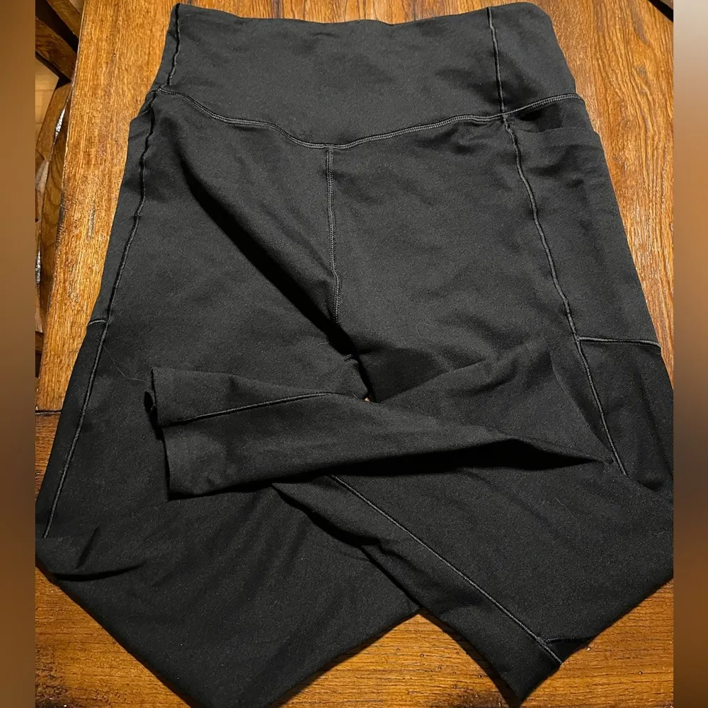 VS Pink ‘Sweat’ 3/4 leggings sz M - Image 4