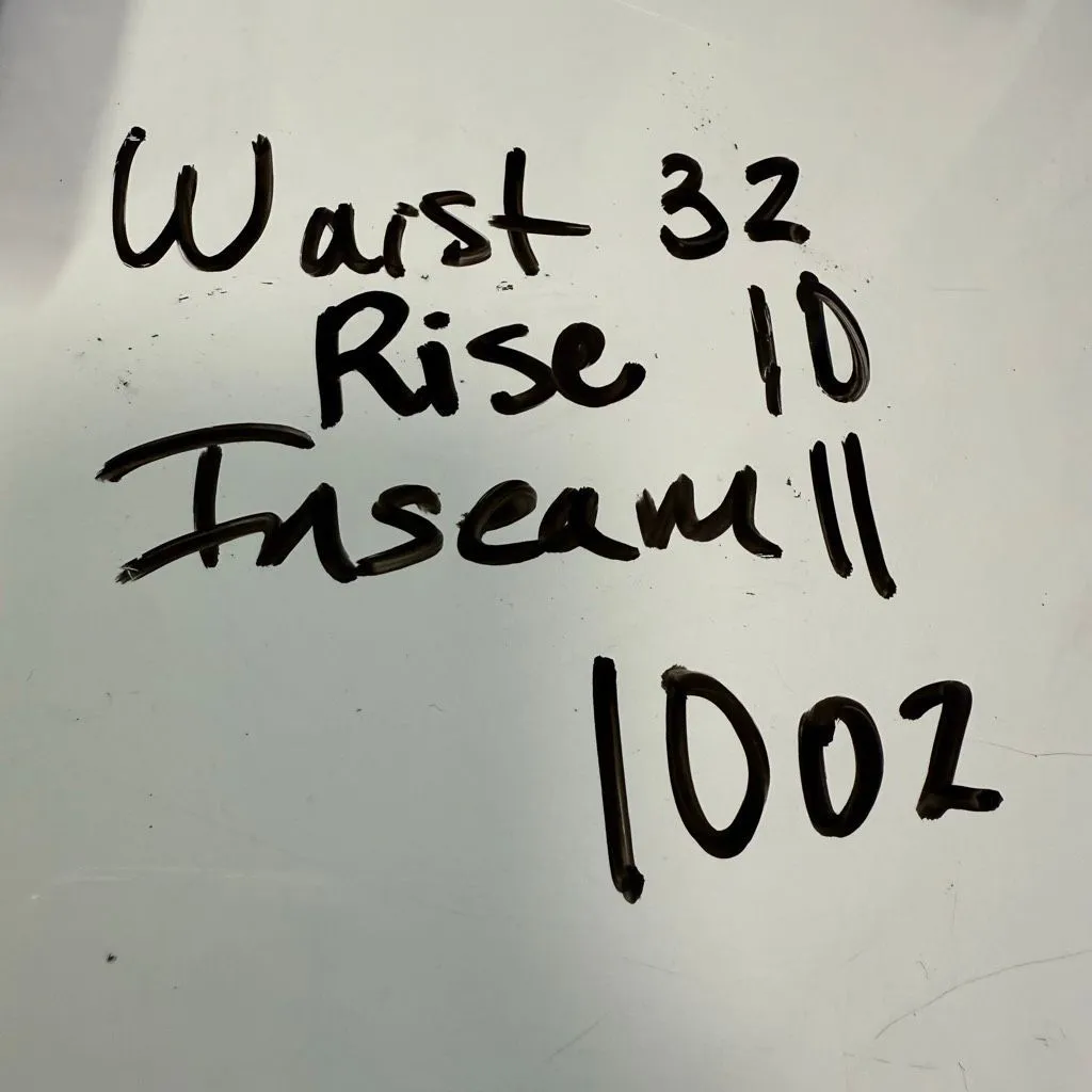 Buffalo David Bitton Samuella mid rise Bermuda short size 10/30 NWT - Image 2