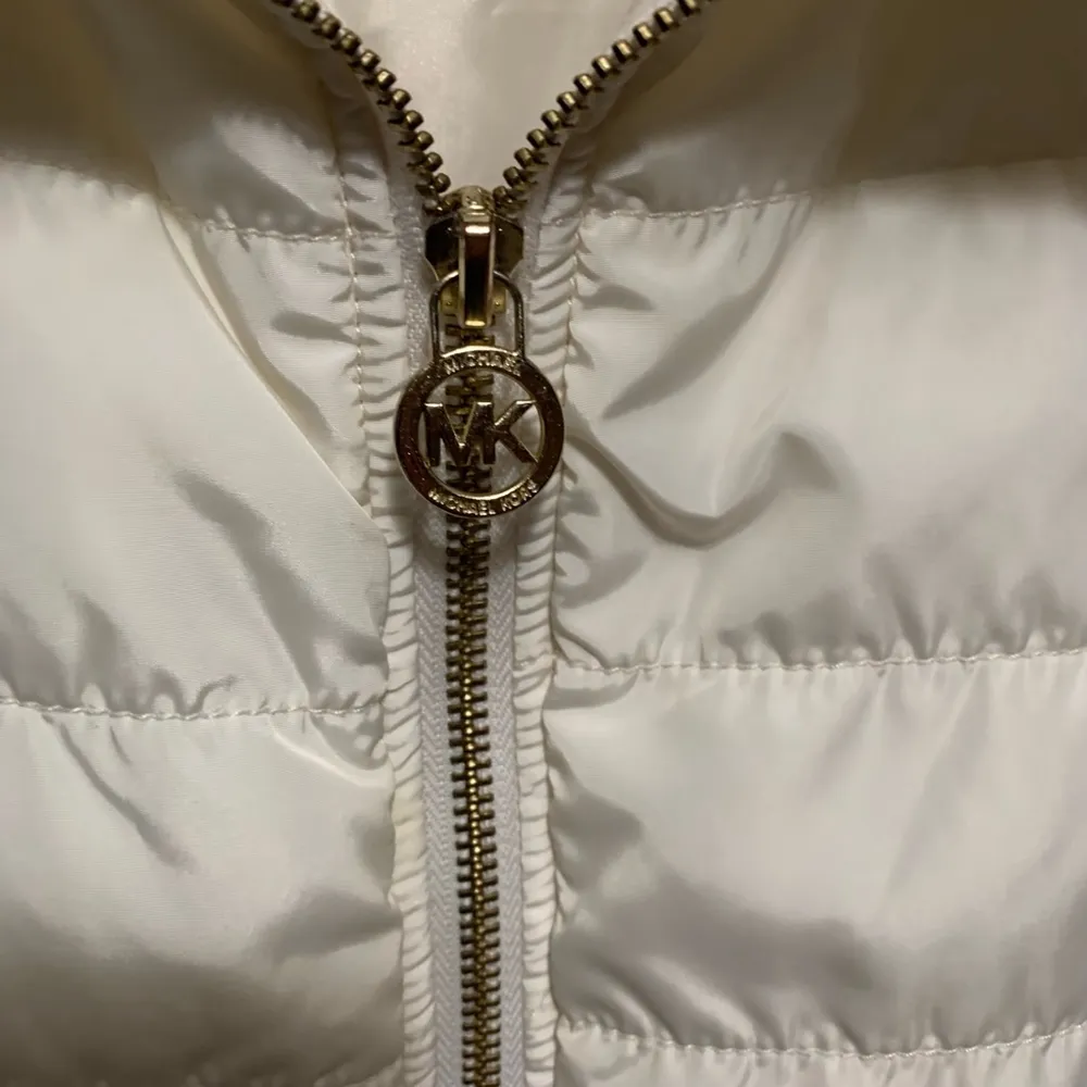 PD-Women's Michael Kors puffer Vest 1X White plus size - Image 5