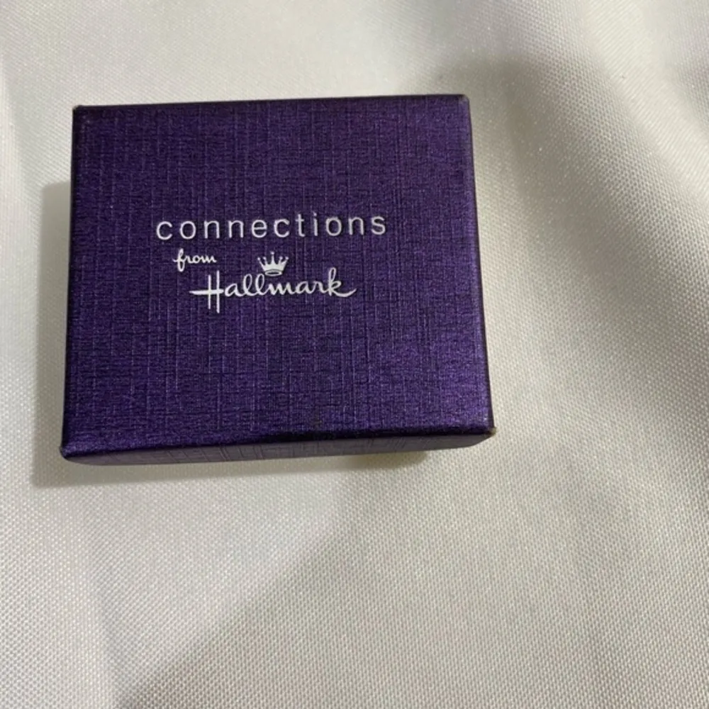 Connections fromHallmark Horseshoe charm - Image 2