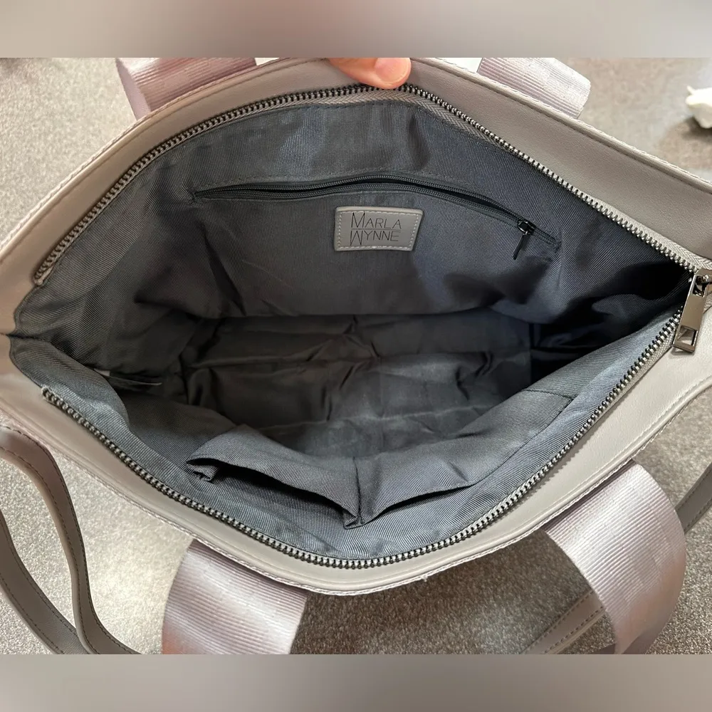 Marla Wynne Silver SeatBelt Sea Purse Tote Shopper with Cross Body Strap - Image 4