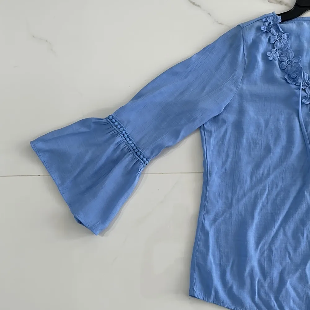 V Neck With Crochet Trim And Tie  Long Sleeve Top Sz 1 XL - Image 13