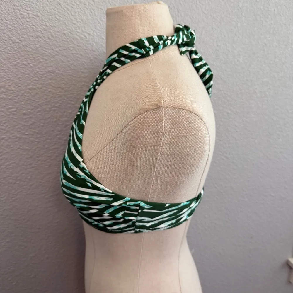 Aerie‎ Green and White Crossover Keyhole Halter Bikini Top Size Small EUC - Image 3