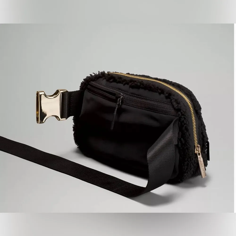 NWT Lululemon Everywhere Fleeced Belt Bag Black - Image 2