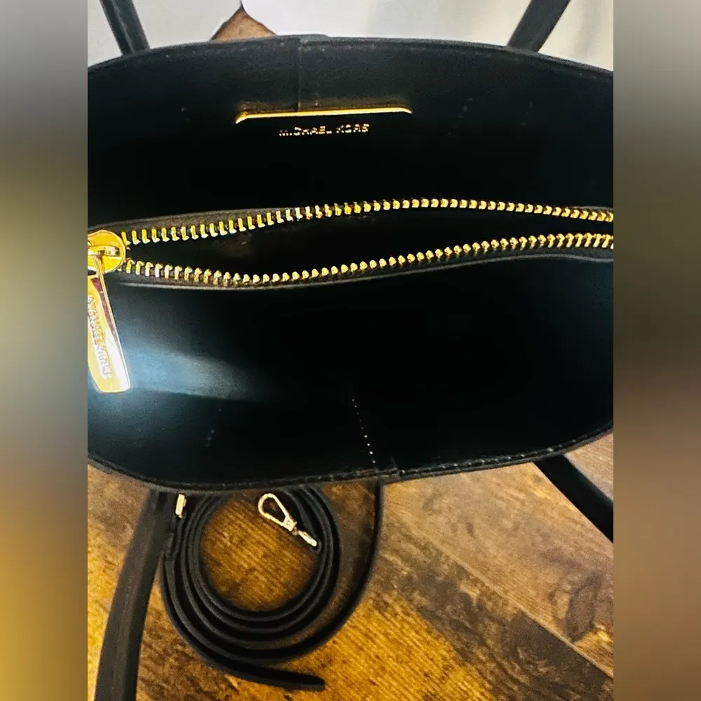 Michael Kors Mercer Medium Messenger Signature Logo Crossbody Bag Vanilla Black - Image 4