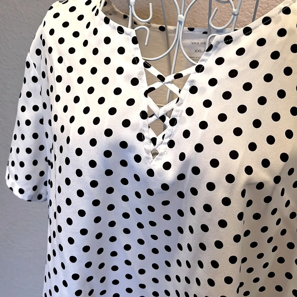 Van-Heusen Women’s Polka Dot V neck blouse Size XXL - Image 2