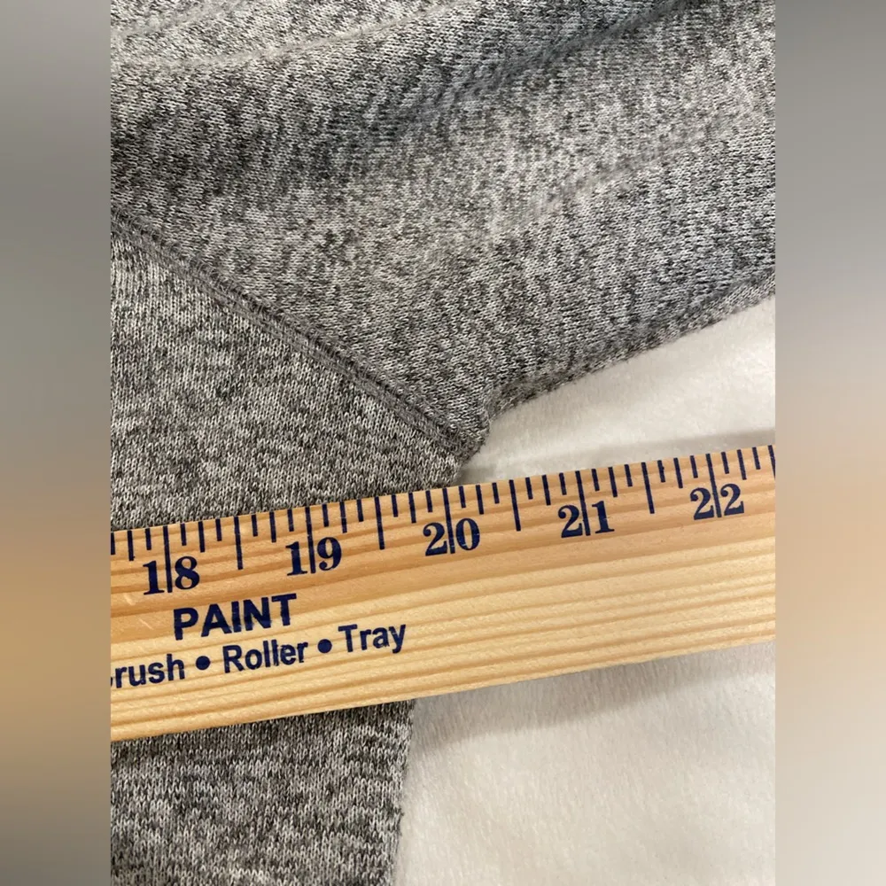 Splendid Soft Cozy Grey Sweatshirt Small - Image 6