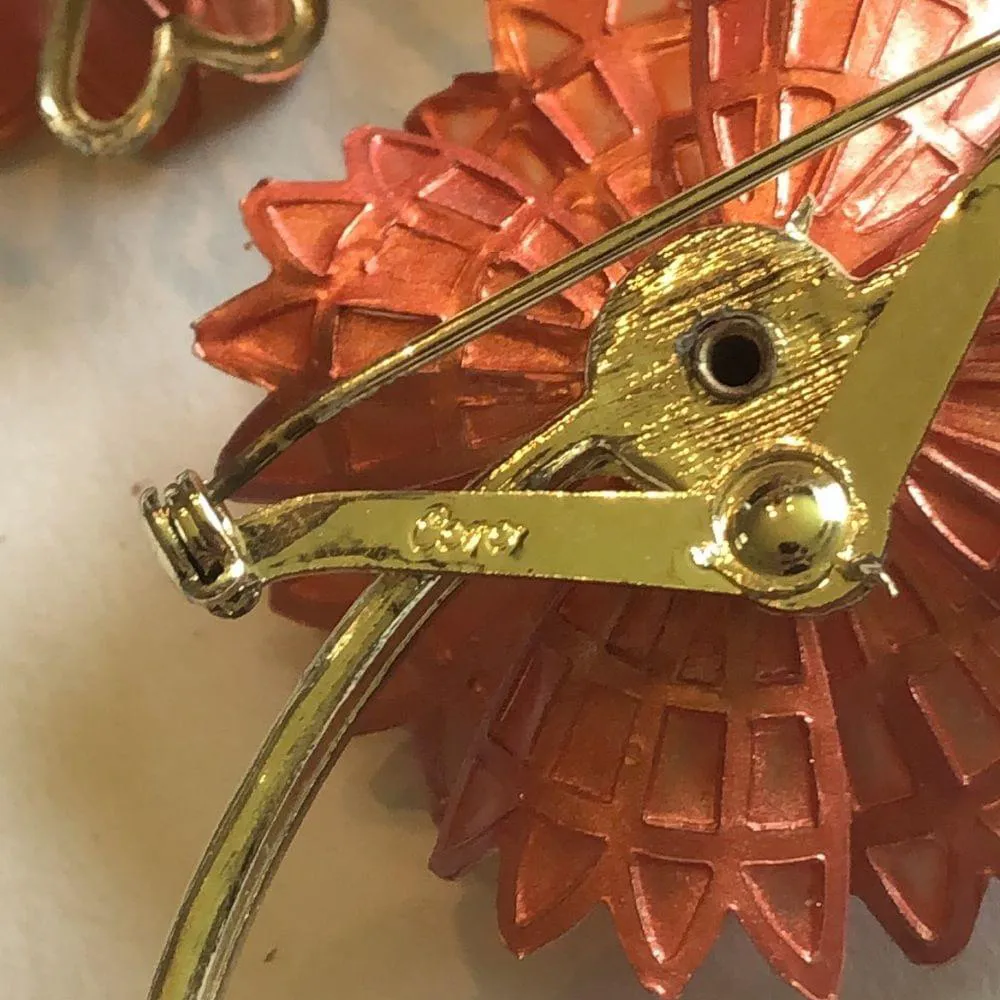 Coro Vintage Melon Shimmer AB Rhinestone Flower Brooch Clip On Earrings Set Gold - Image 9