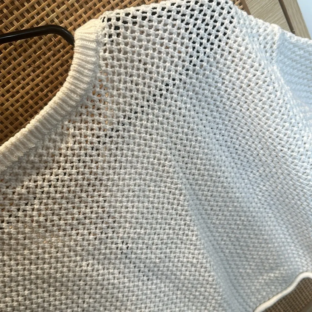 Knitted white crop top size xs - Image 3