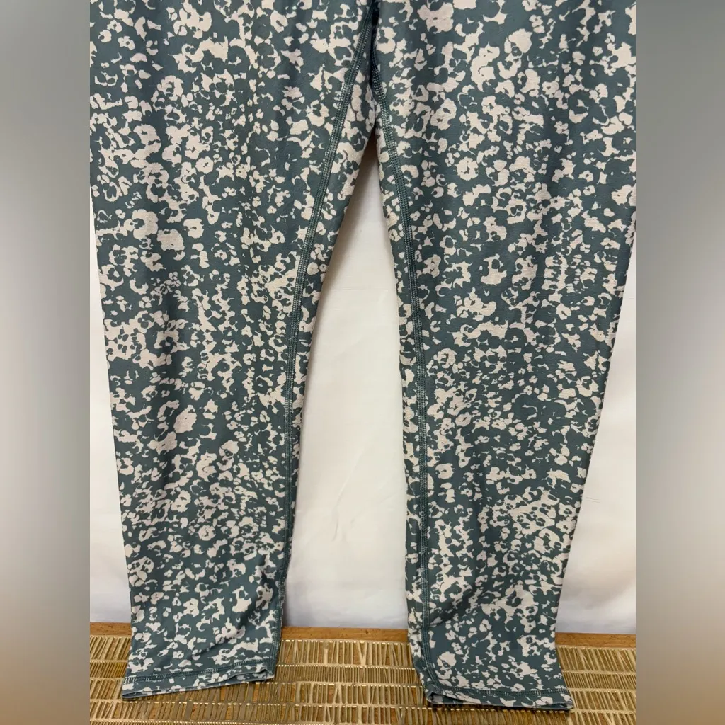 Vuori‎ Clean Elevation Legging Size XL - Image 3