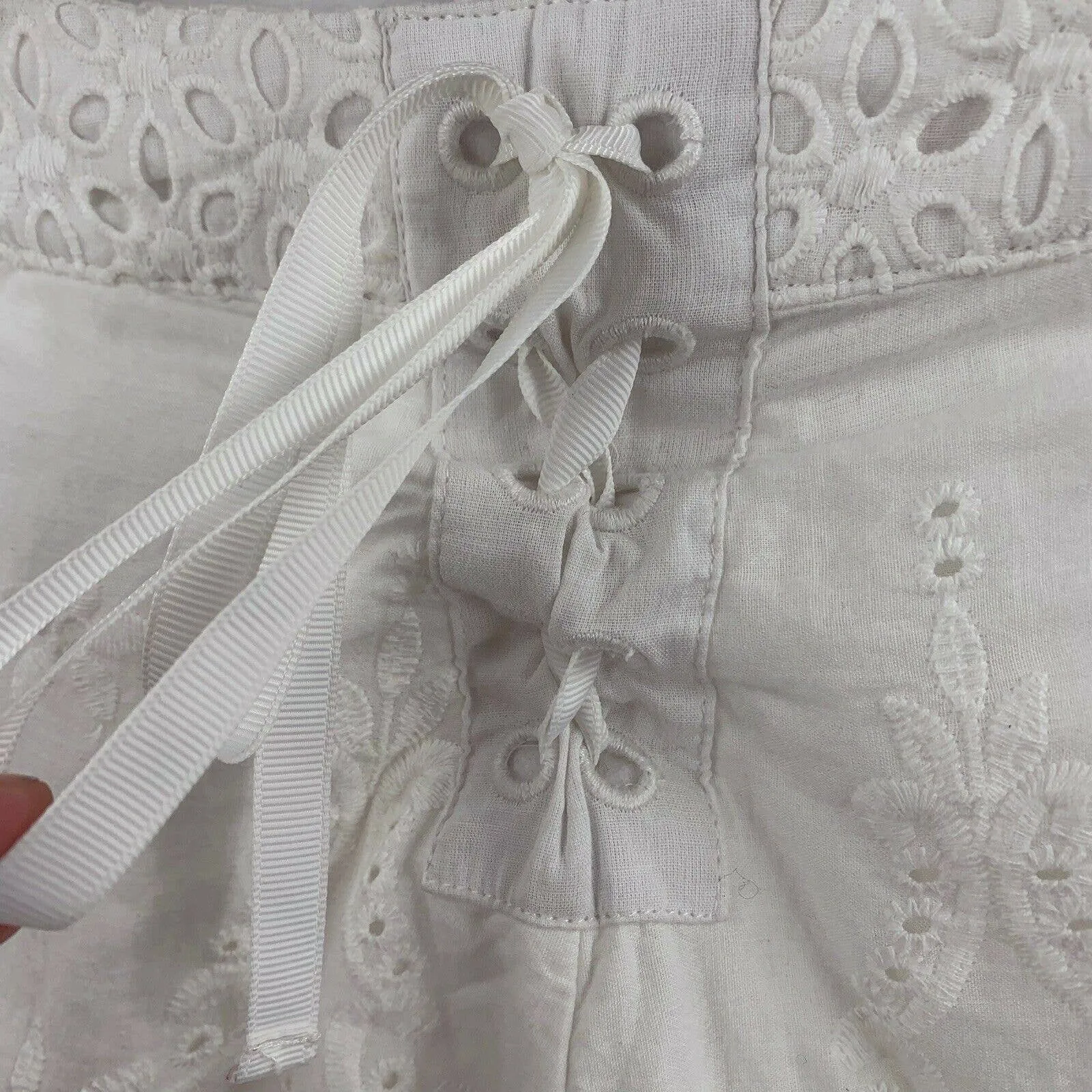 Kimchi Blue White‎ Eyelet Lace Back Short Size 0 - Image 6