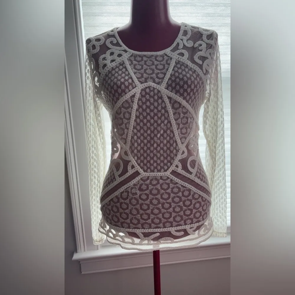 H&M white lace sheer front long sleeve top Medium - Image 2