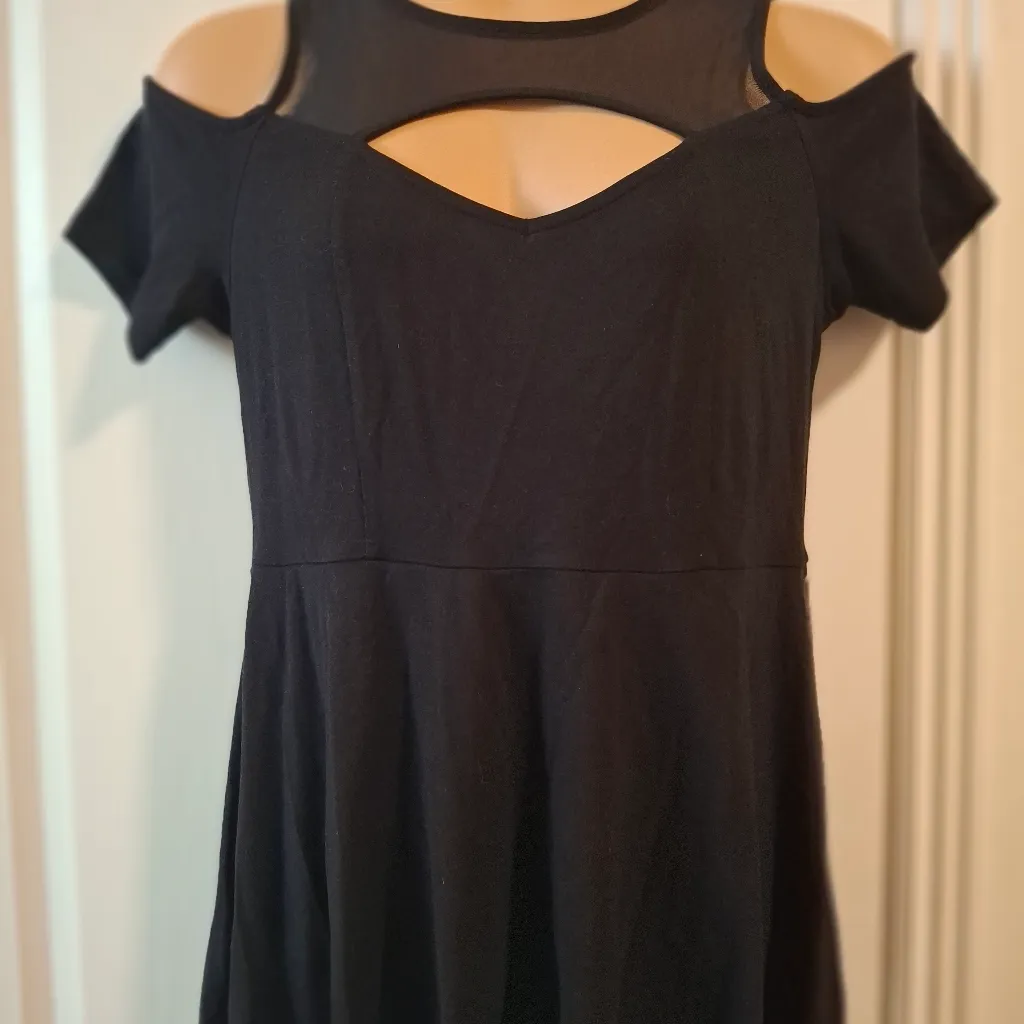 Torrid Sz 1 Elegant Black Cold Shoulder Top - Image 6