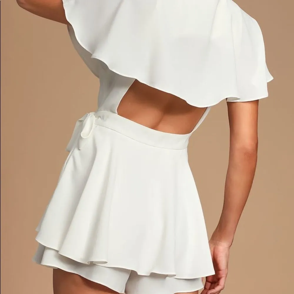✨ Aldrin White Ruffled Backless Wrap Skort Romper✨ White Size L - Image 7