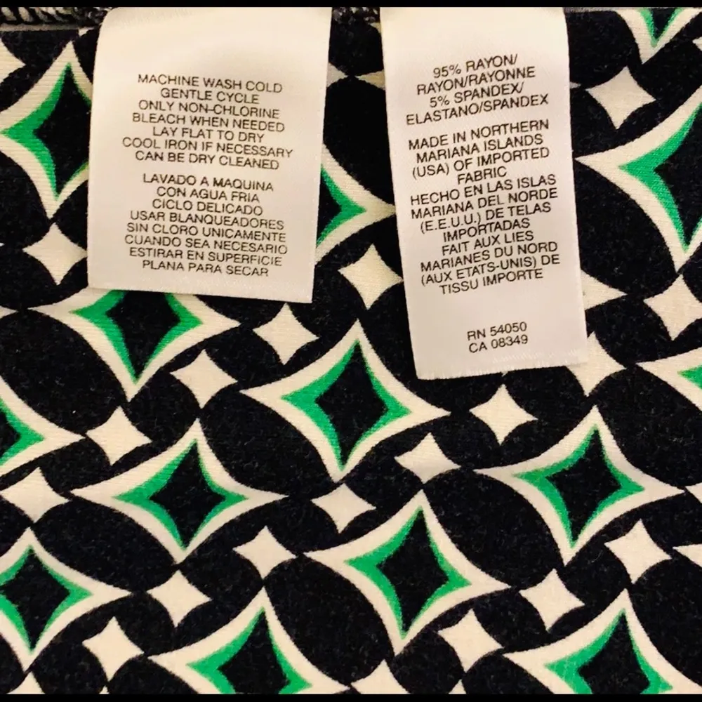 Anne Klein black, white, green wrap dress. - Image 7