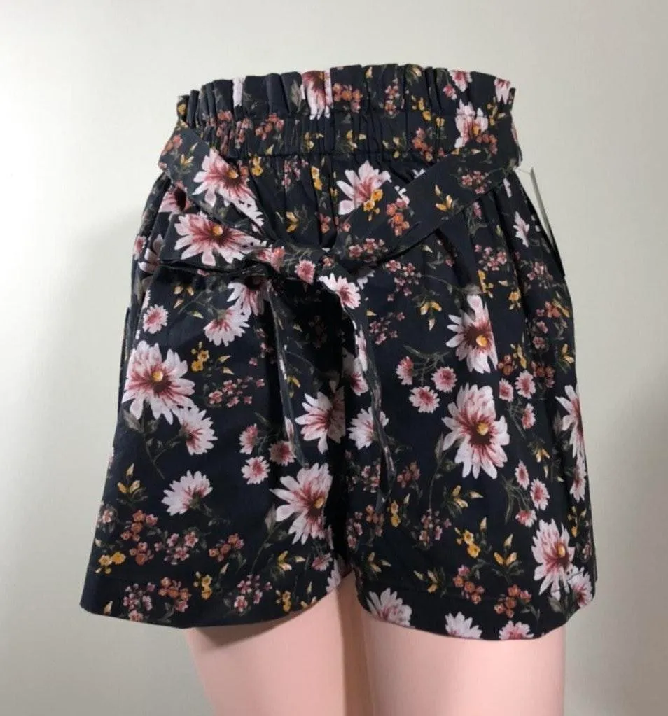 NWT Gray Pink Floral Paperbag Fit Flare Shorts New - Image 3