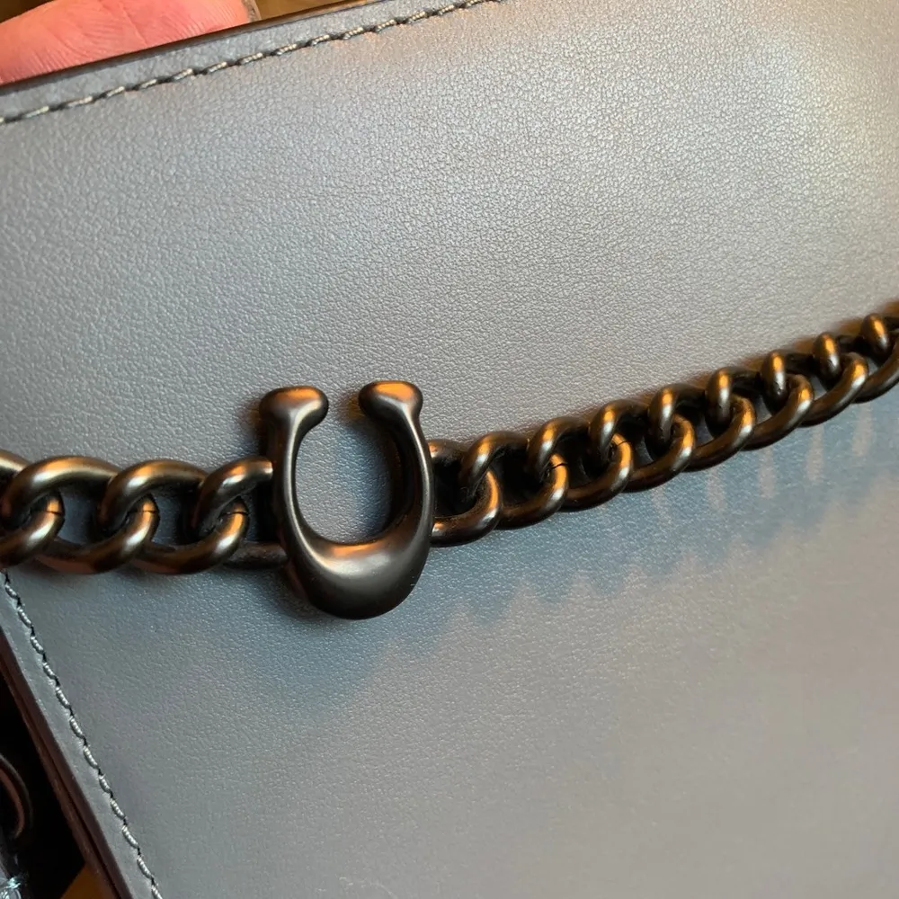 Authentic COACH 1941 Calf leather chain logo zip top Crosby - Image 9