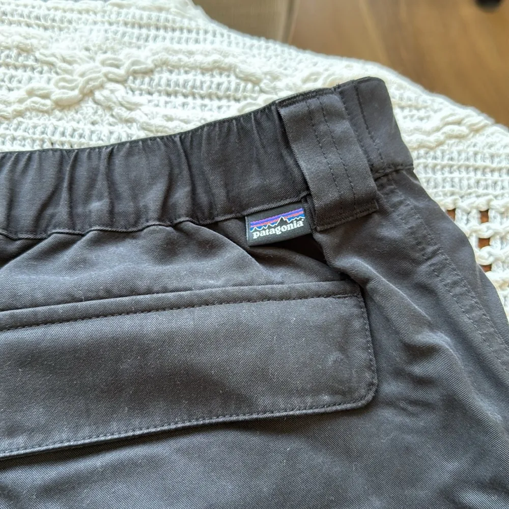 Patagonia Black Chinos Versatile Lightweight Design - Image 9