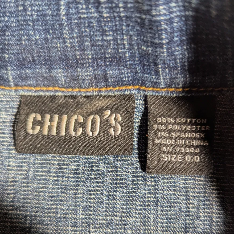 Vtg 1990s Chico's Blue Medium Wash Stretch Denim Button Up Collared Jacket 00 XS - Image 3
