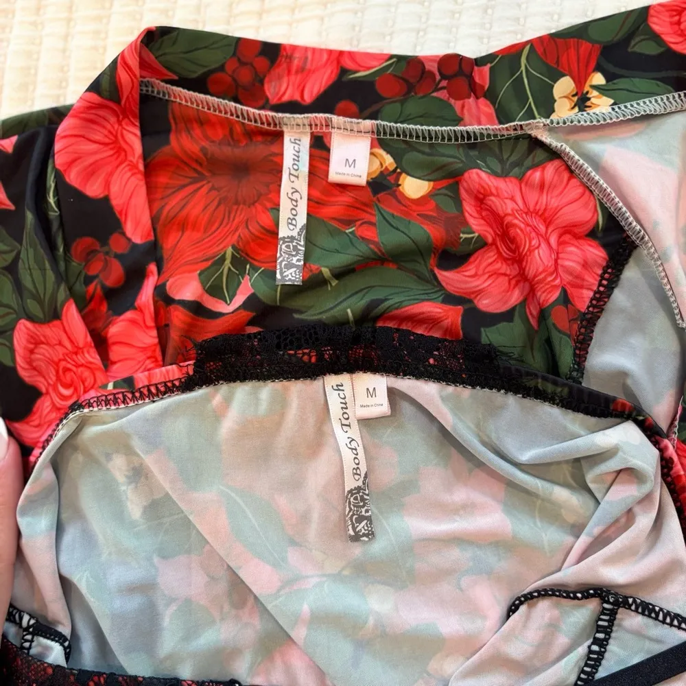 Body Touch Women's Red Floral Black Lace Silky Robe & Mini Slip Set Size Medium - Image 9