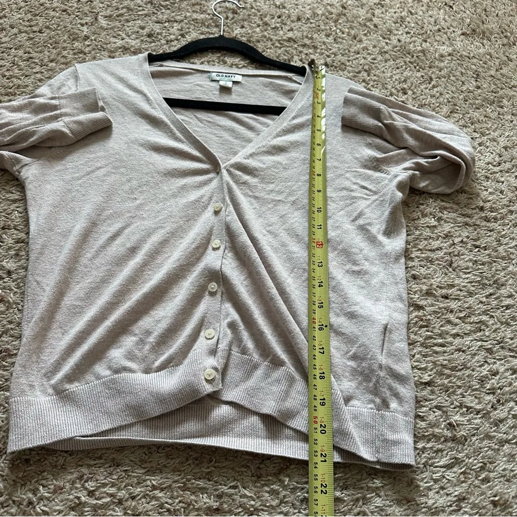 Old Navy women's beige V-neck button-front cardigan 3/4 sleeves Size Medium - Image 5