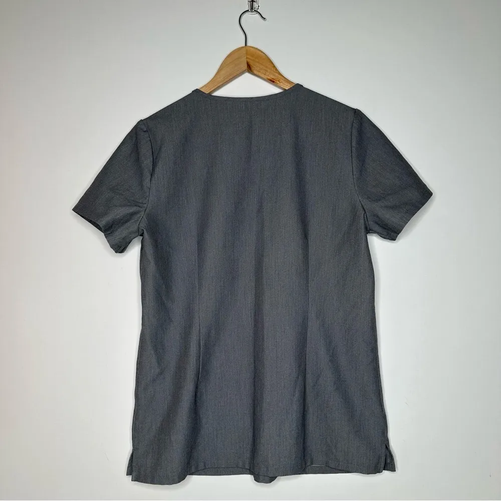 FIGS Casma Three Pocket Scrub Top in Grey Size Small - Image 8