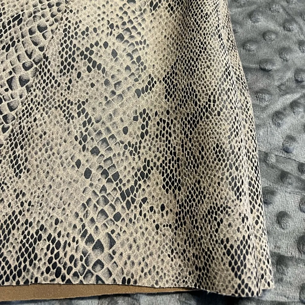 DO + BE medium faux suede skort allover snake print side button detail mini NWT - Image 7