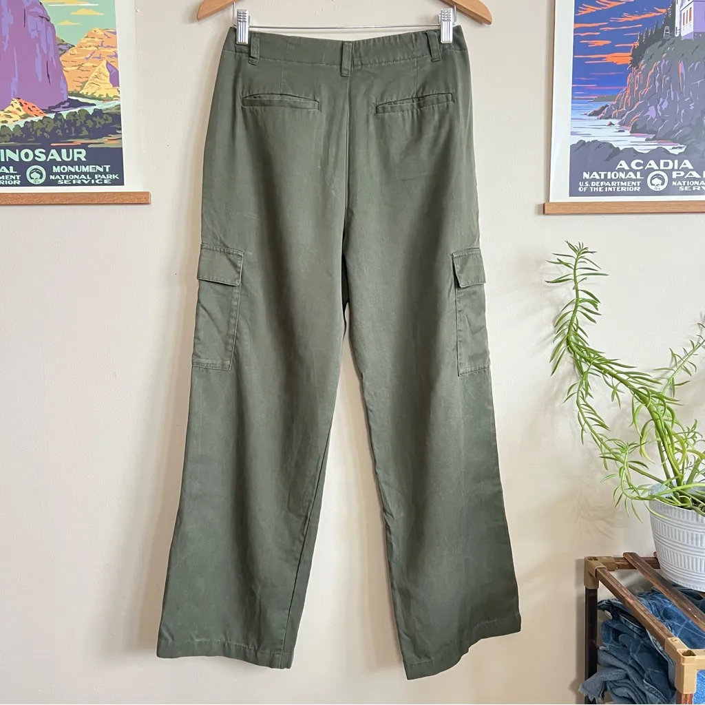Gap Women's Green Cargo - Image 2