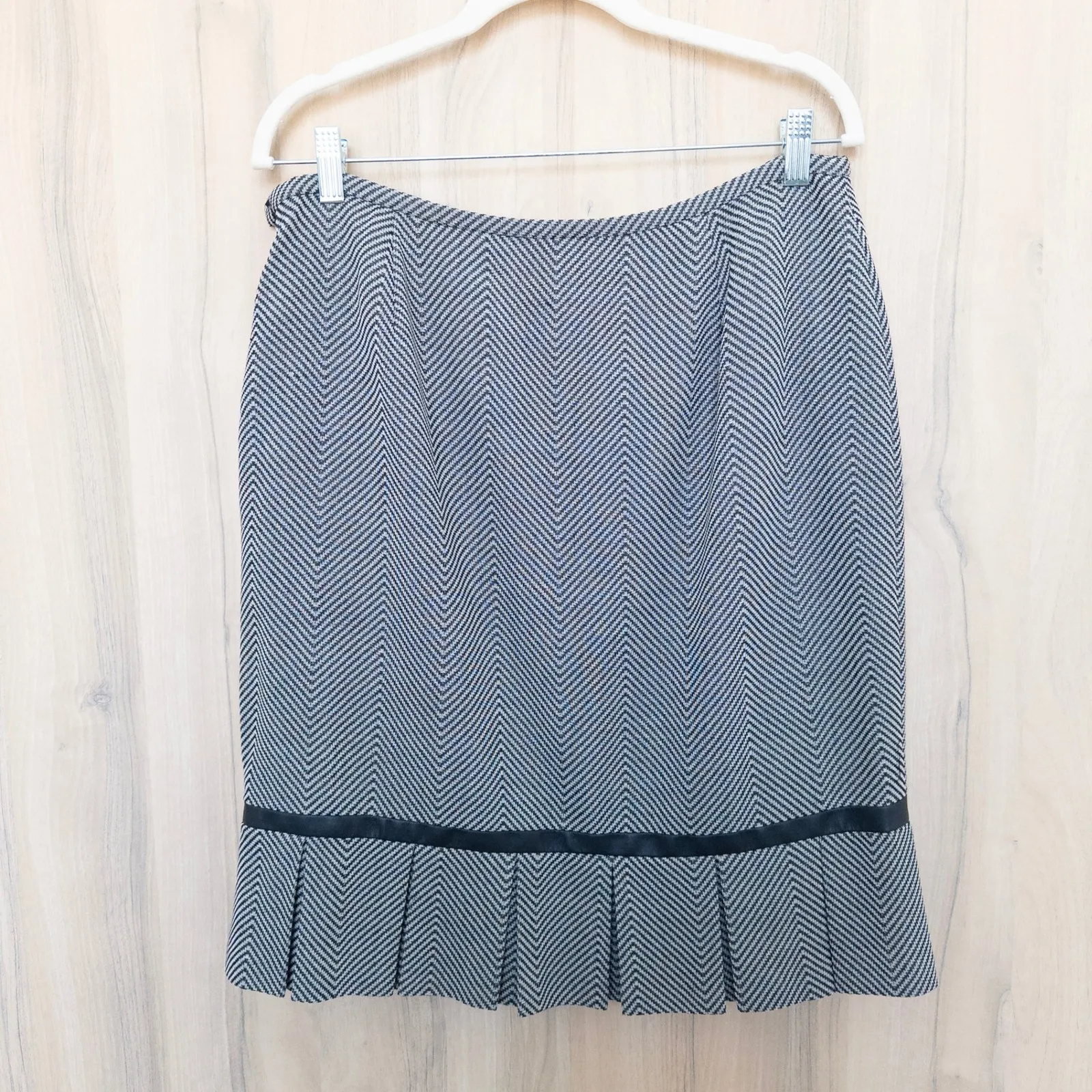 Lafayette 148 Womens Skirt Size 14 Black White Herringbone Wool Preppy Academia - Image 3